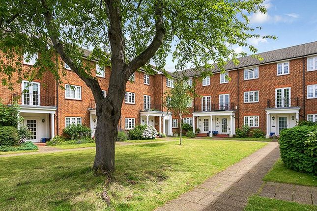 Thumbnail Flat for sale in Kenmore Close, Kew, Surrey