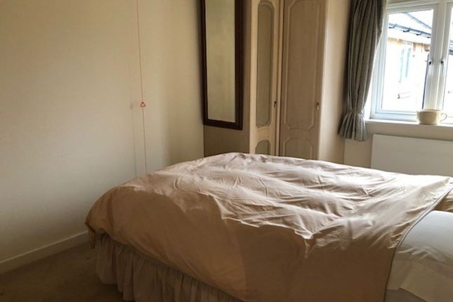 Flat 13, Summersbee Court, Thame photo 3