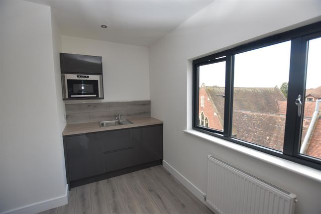 Room 9, 17 Barlow Buildings, 45 Bromyard Terrace, Worcester photo 3