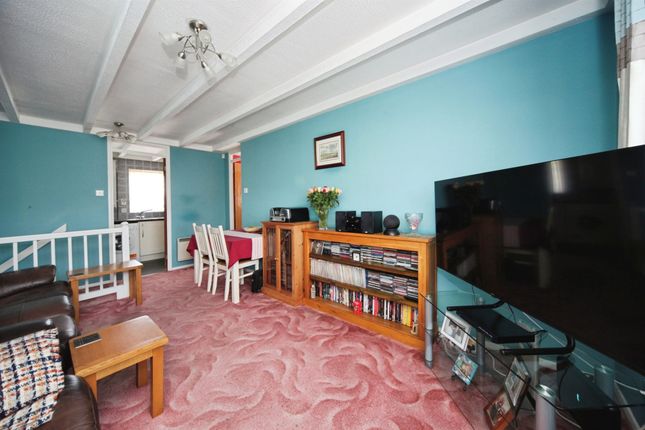2a, Skua Close, Luton photo 5