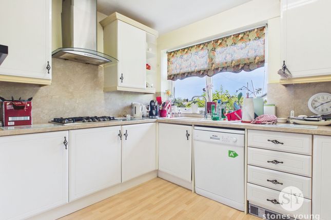 9 St. Lawrence Avenue, Blackburn photo 3