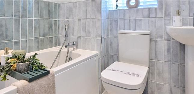 164, Off Farnsworth Dr, Derby Rd, Clay Cross, Chesterfield photo 2
