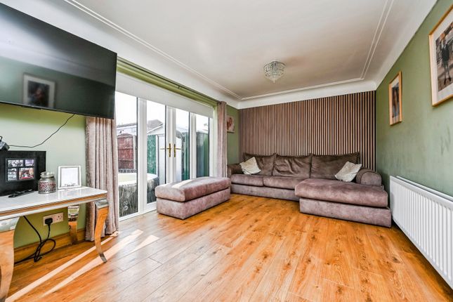 52, Harrops Croft, Merseyside photo 3