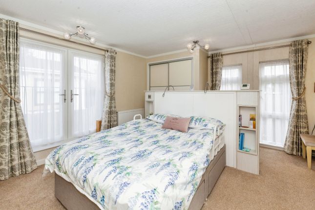 Mobile/park home for sale in Huxtable Gardens, Maidenhead