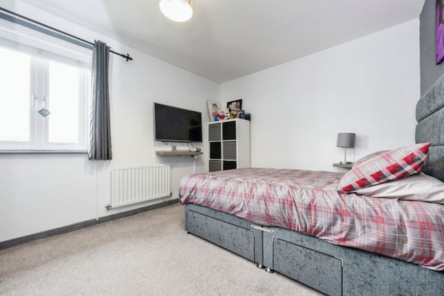 Flat for sale in Beauvais Avenue, Bedford