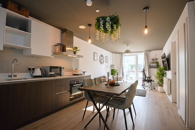 10 Waterview Lane, Salford photo 3