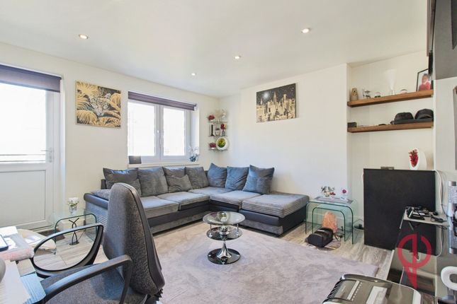 Flat 18, Alford House, Barnfield Road, London photo 4
