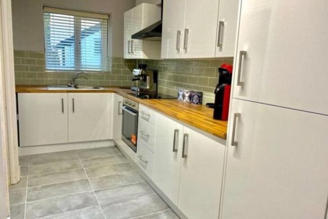 Flat Flat 1, 21, Raglan Road, Reigate photo 3