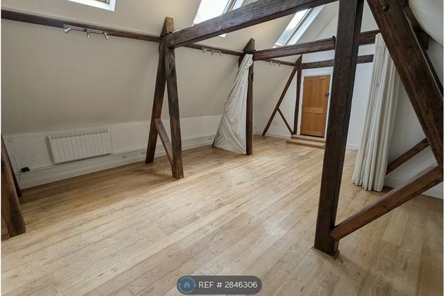 Flat, The Granary North St, Dorking photo 2