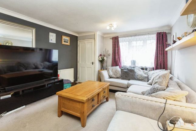 12, Lower Close, Aylesbury photo 4
