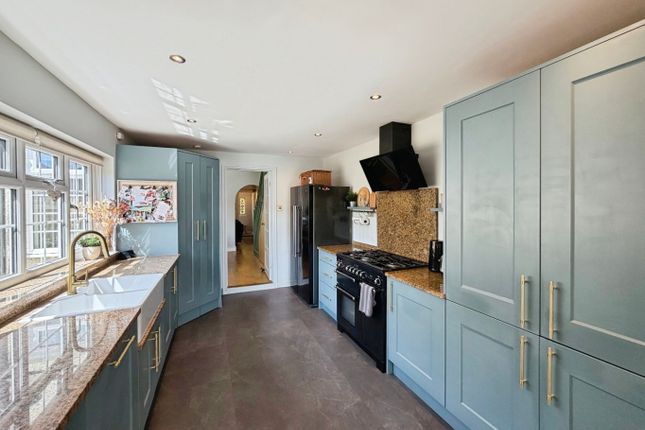 100, Hitcham Road, Buckinghamshire photo 3