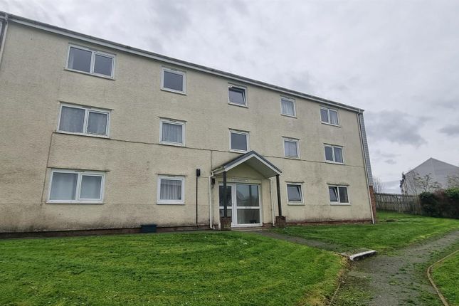 Thumbnail Flat to rent in Siskin Close, Haverfordwest