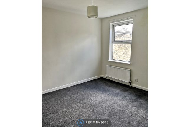 Terraced house to rent in Ferndale Road, London