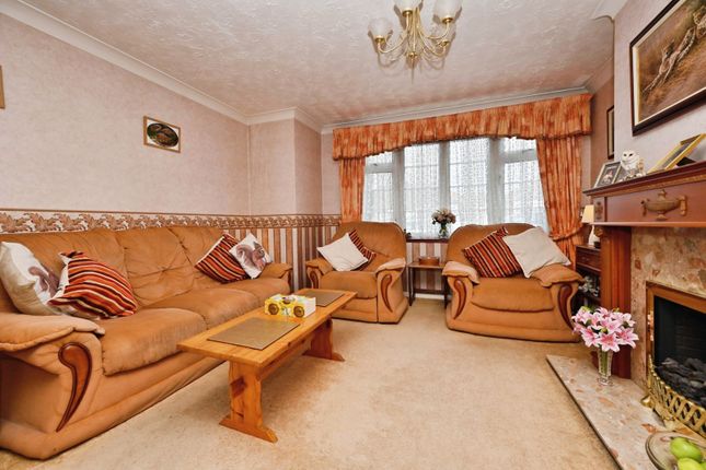 83, Rossfold Road, Bedfordshire photo 3