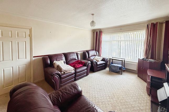 12, St. Polycarps Drive, Spalding photo 3