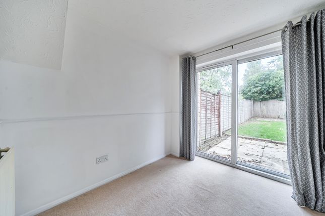16, Cherry Blossom Close, Cheltenham photo 3