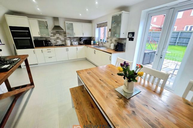 52 Debdale Way, Mansfield photo 2