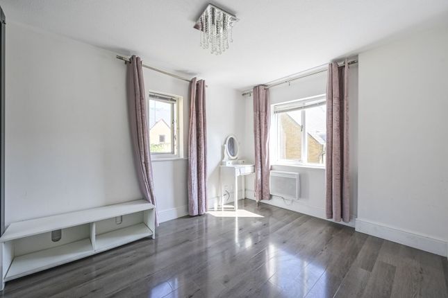 2-bed flat on Kennet Street, Wapping, £460,000