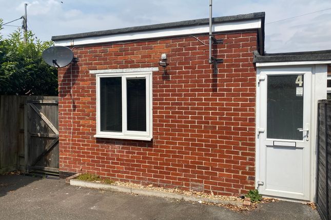 Flat 4, Oakfield Lodge, Park Road, Fordingbridge, Hampshire, SP6, Fordingbridge photo 5