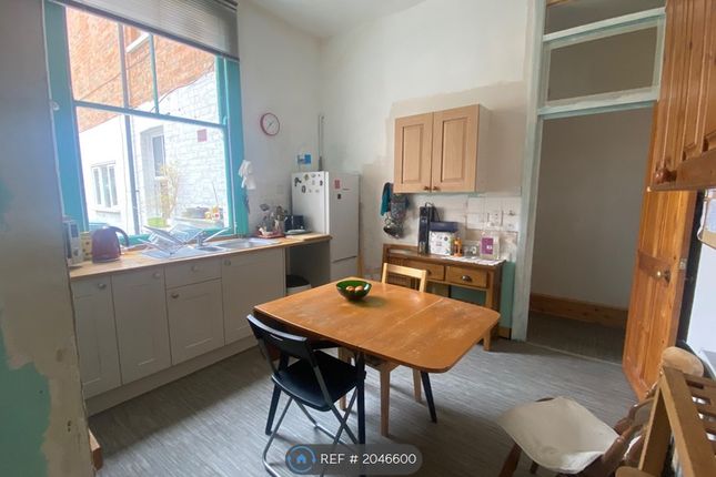 Thumbnail Room to rent in Walm Lane, London