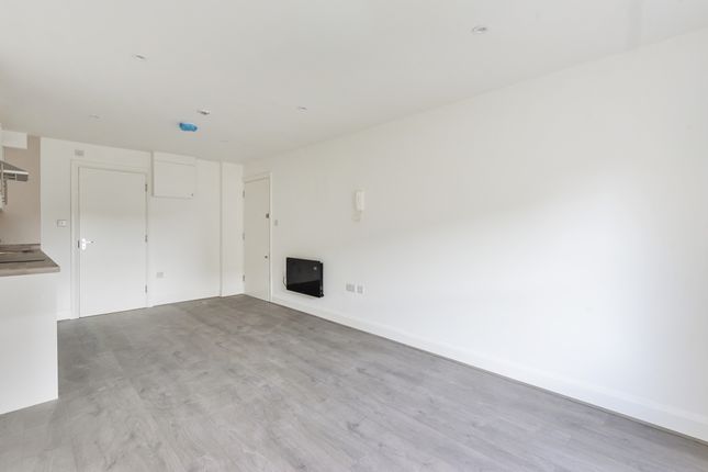 Flat 7, 146-148, New Cross Road, London photo 2