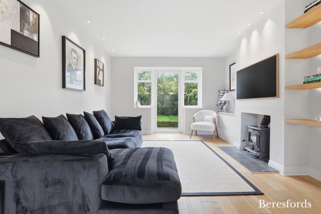 3, Hill Crescent, Essex photo 4