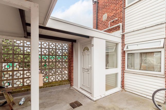 2-bed house on 29 Thurlestone Parade,, High Street, Shepperton, £1,450/mo