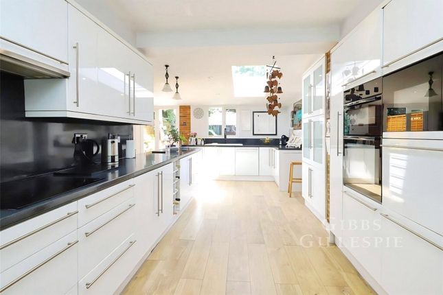 31, Carnarvon Drive, Hayes photo 2