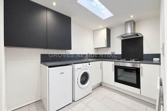 Knightwood Crescent, New Malden photo 2