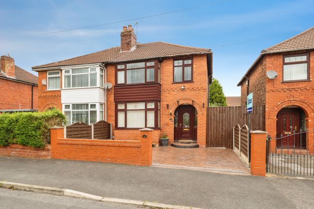 41, Alderdale Drive, Manchester photo 2