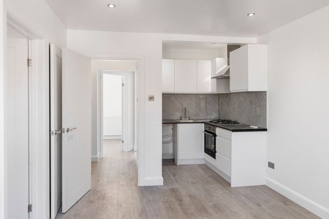 Top Flat, 19 Catford Hill, London photo 2