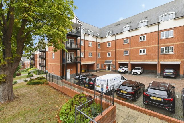 2-bed flat on Milan Walk, Essex, £325,000