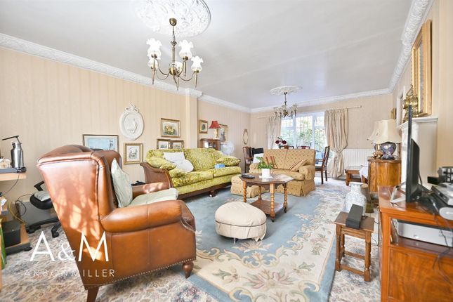 8, Manford Cross, Chigwell photo 2