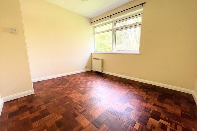 17 Mountside, Caterham photo 3