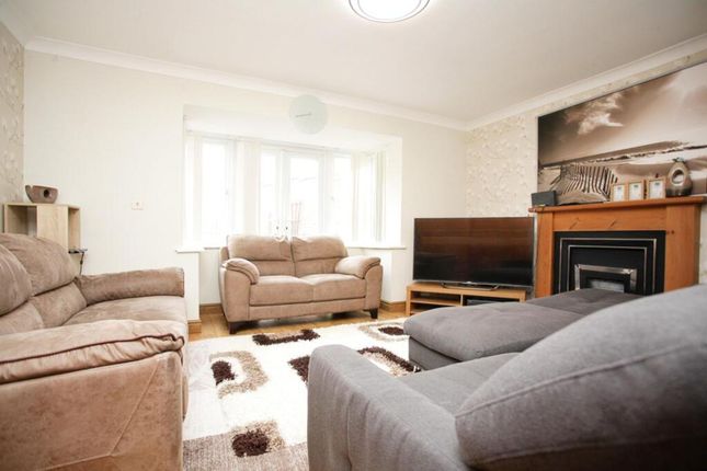 11, St. Lukes Way, Nuneaton photo 2
