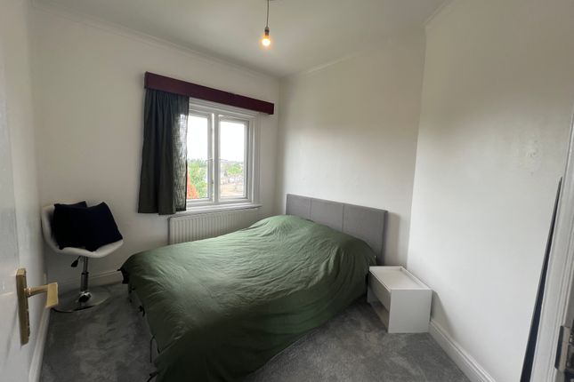 Shared accommodation to rent in Gladstone Park Gardens, London