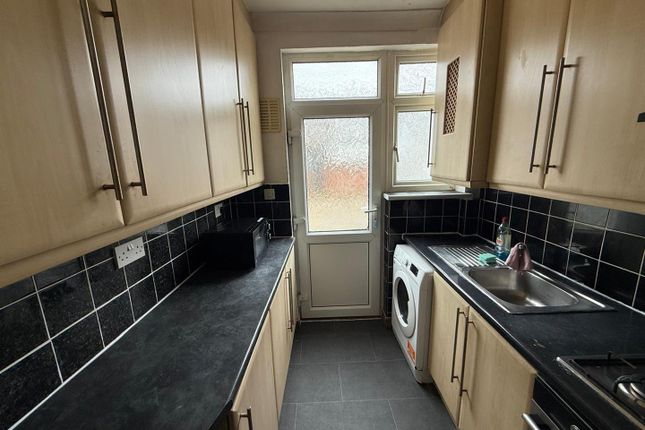 80, St. Josephs Drive, Southall photo 2