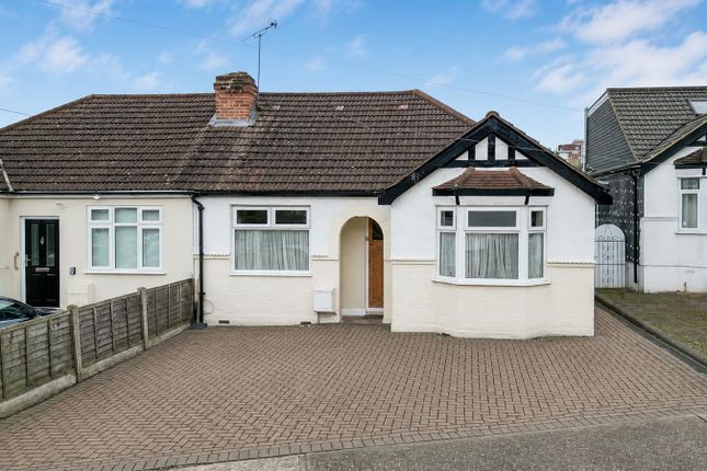 3-bed house on 7, Woodfield Way, Hornchurch, £2,300/mo