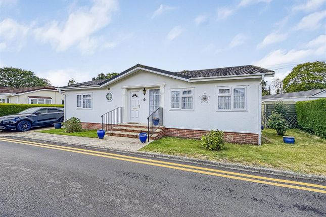 2-bed caravan on 1A The Paddock, Willows Riverside Park, Windsor, £250,000