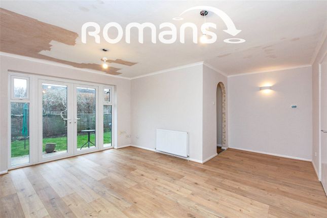 Ellison Way, Farnham photo 4