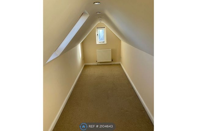 Top Floor Flat, Market Hill, Diss photo 5