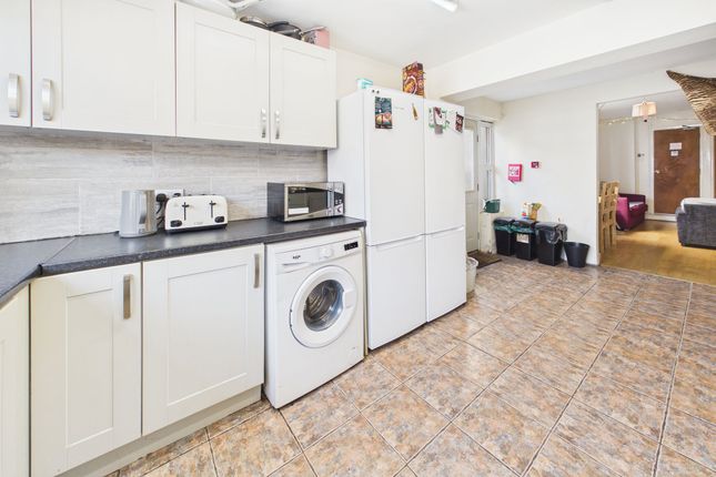 32 Gwydr Crescent, Swansea photo 4