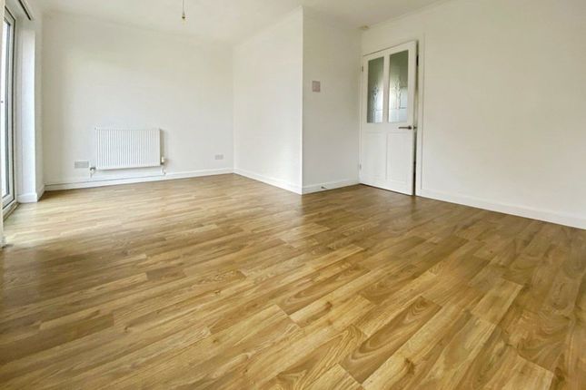 12, St Davids Close, Bridgend photo 3