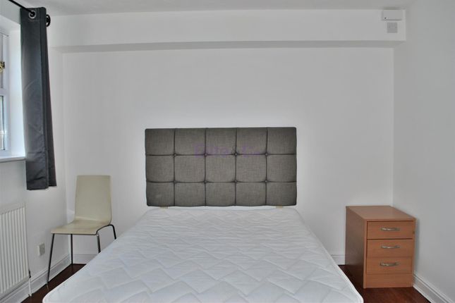 Town house to rent in Basevi Way, London