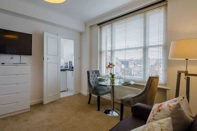 Flat to rent in Hill Street, London