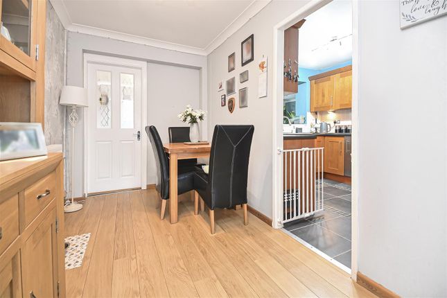 11, Midland Close, Leigh photo 4