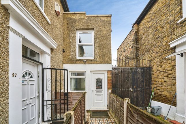 27a, Buckingham Road, London photo 2