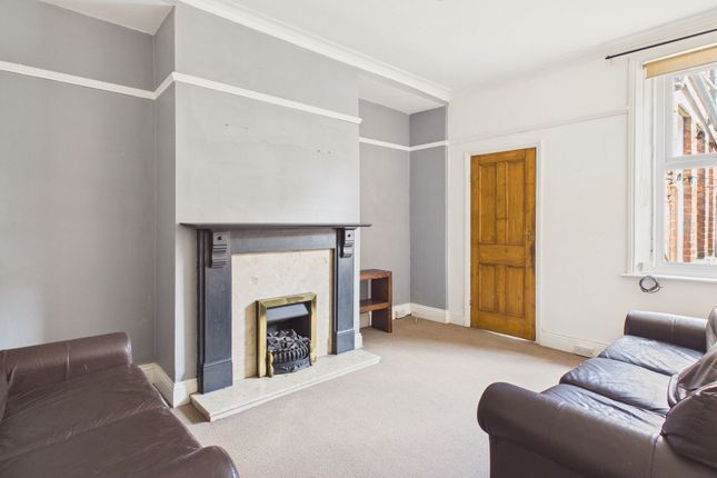 127 Avenue Road, Gateshead photo 2