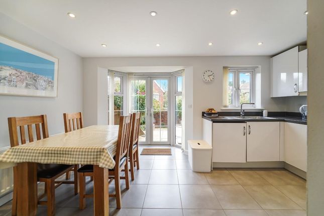 15 Preston Manor Road, Tadworth photo 4