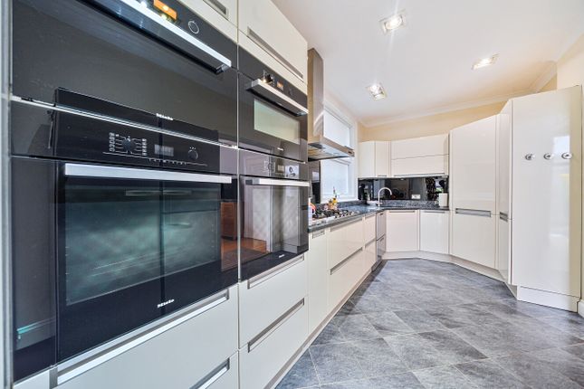 63, Stanton Road, London photo 4
